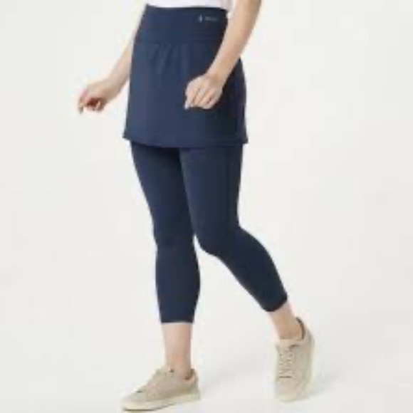 Zuda Z-Move 2-in1 Cropped Skirted Leggings - Picture 1 of 13